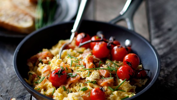 Le Creuset Breakfast - Scrambled Eggs in a TNS Shallow Frying Pan