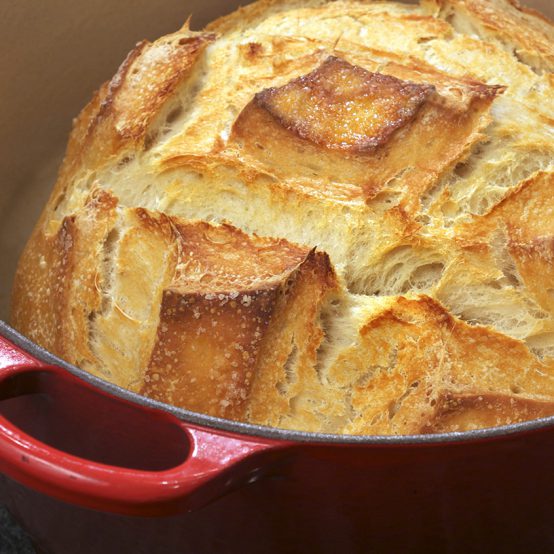 https://www.lecreuset.co.za/recipes/wp-content/uploads/2016/08/Dutch-Oven-Bread-Large-554x554.jpg