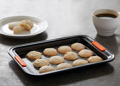 Le Creuset 12 Brownie Tray